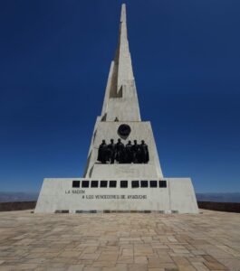 Obelisco de la Pampa de la Quinua