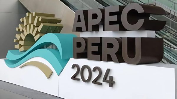 Corpóreo con el Logotipo de APEC Perú 2024