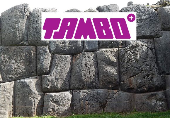 Muro Sacsayhuamán con Logo de Tambo